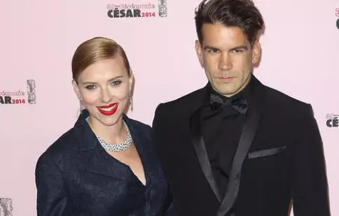 Scarlett Johansson are magazin de popcorn gourmet, la Paris