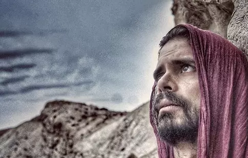 Îl recunoaşteţi? Julian Gil îl interpretează pe Iisus Hristos