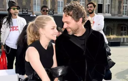 Amanda Seyfried şi Thomas Sadoski s-au căsătorit în secret