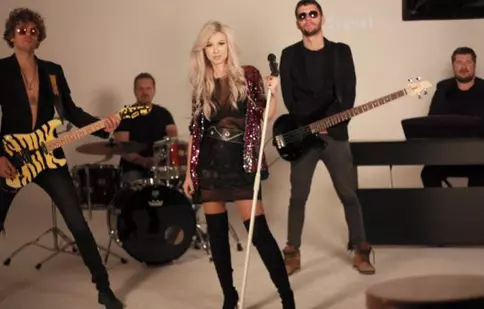 Andreea Bălan a lansat primul videoclip după nașterea Ellei