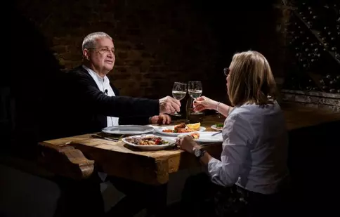 Gabi Szabo aleargă după... gustul perfect, la „Politică şi delicateţuri”