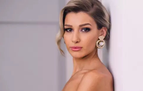 Alina Eremia a lansat videoclipul „Vorbe pe dos”