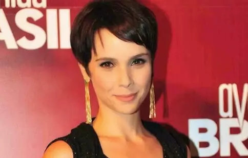 Ce trebuie să ştiţi despre Debora Falabella („Clona”, „Avenida Brasil”)