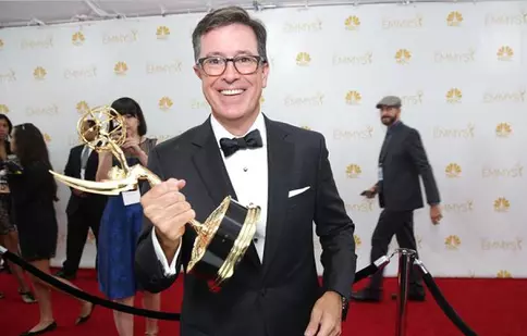 Stephen Colbert va prezenta Premiile Emmy 2017