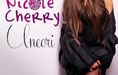 Nicole Cherry a lansat videoclipul „Uneori”