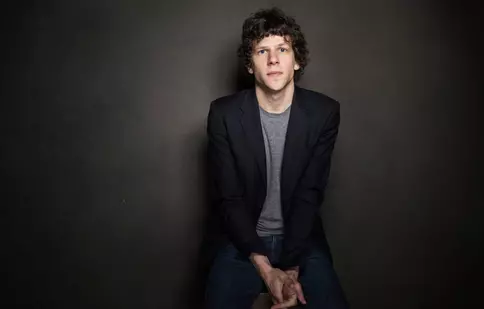 Jesse Eisenberg („Now You See Me: Jaful perfect”) a devenit tătic