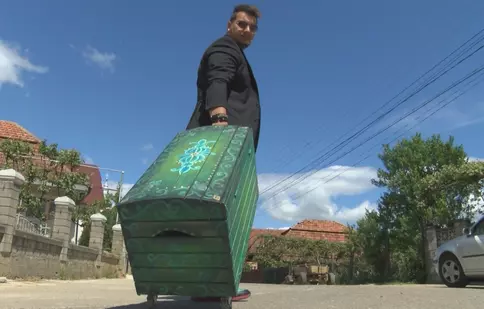 Bursucu se gândește la însurătoare: “La nunta mea vreau să vină 1.500 de invitați!”