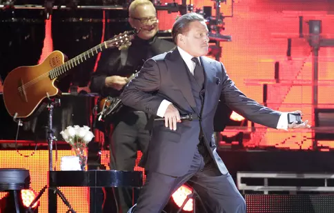 FOTO. Telemundo face un serial despre viaţa artistului Luis Miguel. Cine va fi protagonistul?