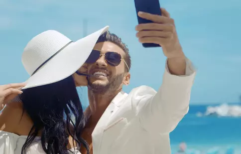 Dorian Popa a lansat videoclipul „De amor”, filmat în Grecia