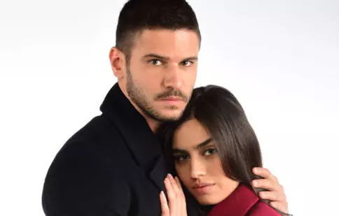 Serialul turcesc „Prizoniera dragostei”, cu Tolgahan Sayisman și Amine Gülşe, revine în grila Happy Channel