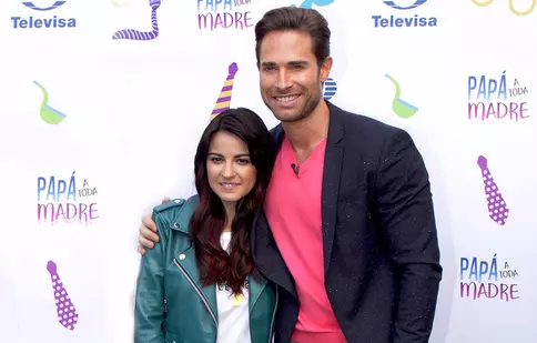 FOTO. Maite Perroni și Sebastian Rulli au început filmările telenovelei „Papa a toda madre”