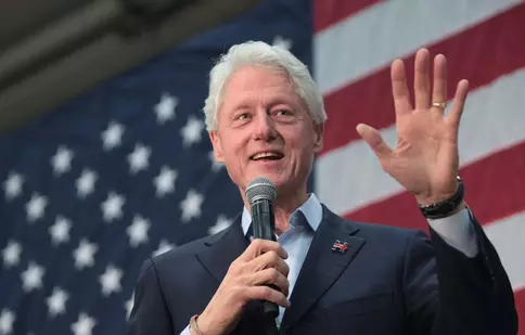 Cartea lui Bill Clinton „The President is Missing” va fi subiectul unui serial