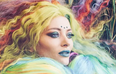 FOTO. Delia cântă la flaut în cel mai nou videoclip, „Verde Împărat”