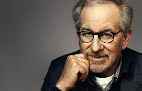 Bătălia platformelor. Apple mizează pe Steven Spielberg pentru a-l învinge pe Netflix