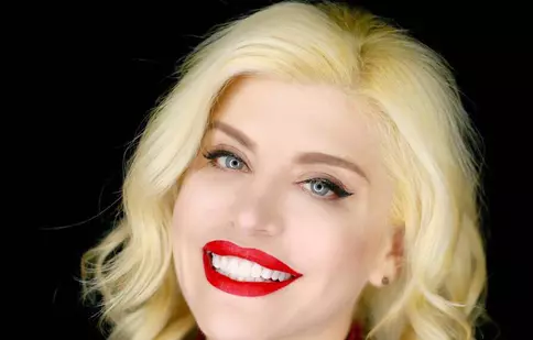 Loredana a lansat albumul „Ador”