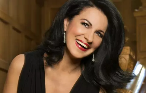 Angela Gheorghiu a lansat albumul „Eternamente”