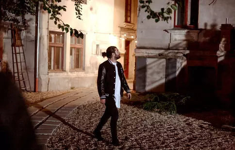 Smiley dansează vals în cel mai recent videoclip