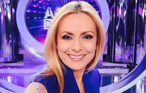 Antena 1 împlinește 30 de ani de existență, iar Simona Gherghe 22 de când este angajata postului. Cum arăta prezentatoarea în prima zi de muncă