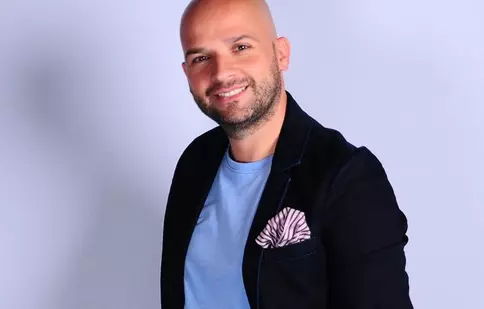 Andrei Ștefănescu va prezenta alături de Nasrin Ameri matinalul de weekend la Antena Stars
