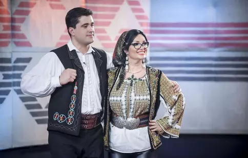 Ozana Barabancea și Gelu Voicu străbat satele Moldovei, în căutare de talente, la „Ie, Românie”