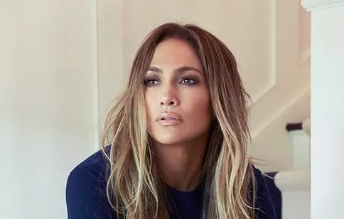 Jennifer Lopez își lansează propria linie de produse de machiaj