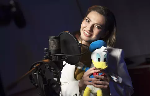 Lidia Buble interpretează coloana sonoră din noul serial „Povestirile Rățoiului”, de la Disney Channel