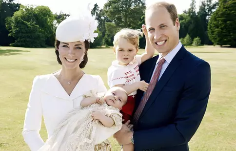 GALERIE FOTO. Kate Middleton a născut al treilea copil!