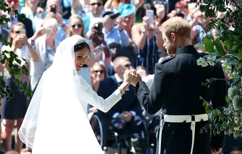 Ce mărturii de nuntă au primit cei care au fost în fața Castelului Winsdor din partea lui Meghan și a lui Harry