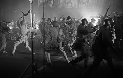 Cel mai nou film al lui Radu Jude, „Îmi este indiferent dacă în istorie vom intra ca barbari”, are premiera mondială pe 2 iulie