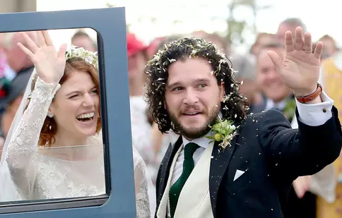 GALERIE FOTO. Actorii Kit Harington şi Rose Leslie, cunoscuţi pentru rolurile din „Urzeala tronurilor“, s-au căsătorit