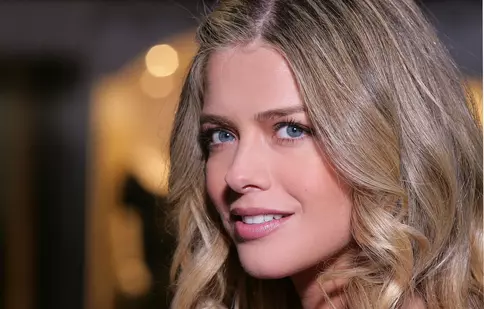 Alexandra Dinu joacă în noul serial difuzat de Prima TV, „Capri”