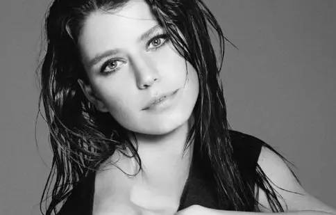 FOTO. Beren Saat este în vacanţă. Aflaţi ce destinaţie a ales actriţa din „Iubire ascunsă”!