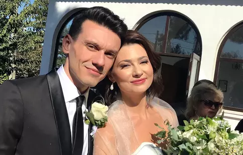 GALERIE FOTO. Mihaela Călin, prezentatoarea știrilor de la Antena 1, şi soţul ei s-au cununat religios