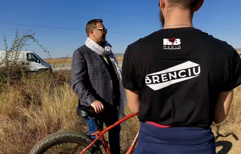 Horia Brenciu a mers 40 de kilometri pe bicicletă  pentru clipul piesei „Sunt cine vreau să fiu”