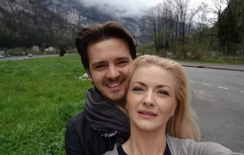 Elwira și Mihai Petre se pregătesc de botez. Iată când își vor creștina fetița!
