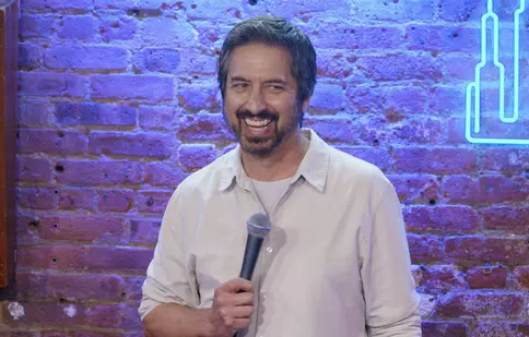 Ray Romano apare în sezonul 2 din comedia Netflix „Noua ofensivă”, cu Kate Hudson. Tot ce știm până acum despre proiect