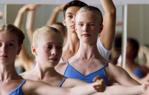 GALERIE FOTO. Filmul „Balerina”, în regia lui Lukas Dhont, se lansează în cinematografe pe 15 februarie