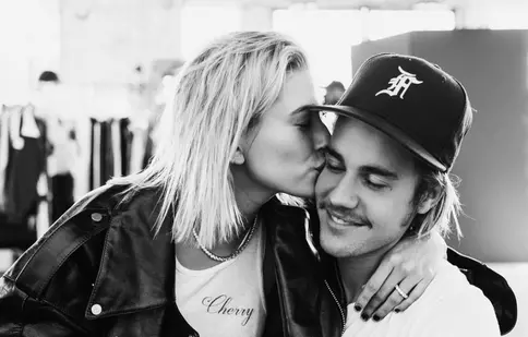 Justin Bieber i-a scris o poezie de dragoste lui Hailey Baldwin