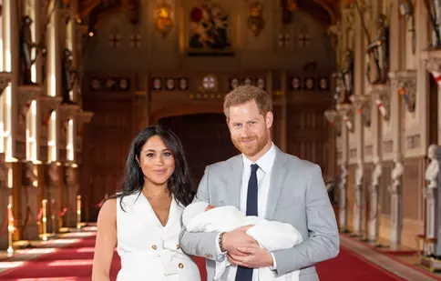 Meghan Markle şi Prinţul Harry au publicat o nouă fotografie cu fiul lor Archie. Omagiul adus Prinţesei Diana