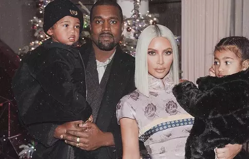 Kim Kardashian și Kanye West au devenit părinți pentru a patra oară, prin intermediul unei mame surogat