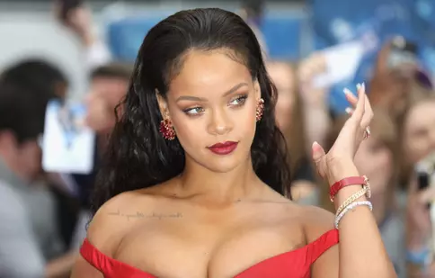 Rihanna este cea mai bogată cântăreață din lume