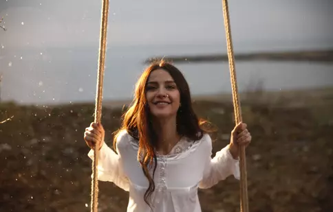İrem Helvacıoğlu, Nefes, din serialul „Lacrimi la Marea Neagra”, din spital … la actorie