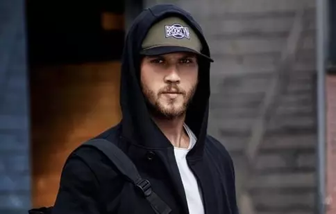FOTO. Aras Bulut Iynemli a reluat filmările la „Legea familiei”