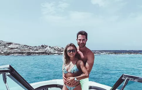 GALERIE FOTO. Angelique Boyer şi Sebastian Rulli, mai sexy ca niciodată pe plajele spaniole