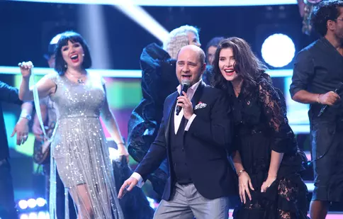 Cosmin Seleși cântă cu trupa, în deschiderea noului sezon „Te cunosc de undeva!”