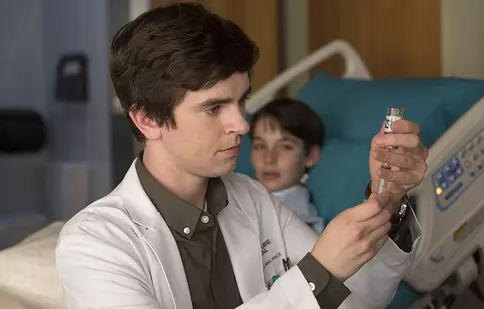 Serialul „Doctorul cel bun” (The Good Doctor), cu Freddie Highmore în rol principal are premiera pe 3 octombrie, la AXN