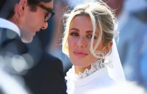 Cântăreața Ellie Goulding s-a căsătorit. Cum arată spectaculoasa rochie de mireasă pe care a ales-o