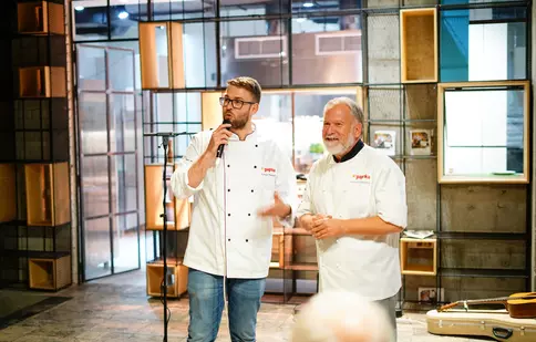 Antonio și Michael Passarelli au gătit invitaților la petrecerea de lansare a noii emisiuni TV Paprika: „Antonio și Michael în bucătărie”