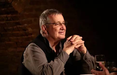 După 11 sezoane de „Politică și delicatețuri”, Mircea Dinescu și-a deschis restaurant cu numele emisiunii