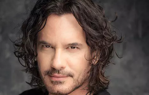 Mario Cimarro, protagonistul telenovelei „Jurământul”, s-a logodit cu un fotomodel. Cum arată femeia mai tânără cu 11 ani